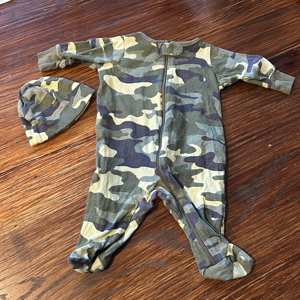 Sleeper with matching hat, army print